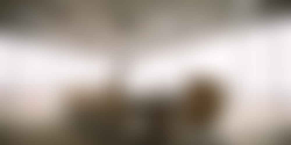 How do vape stores remain successful with the current demand?